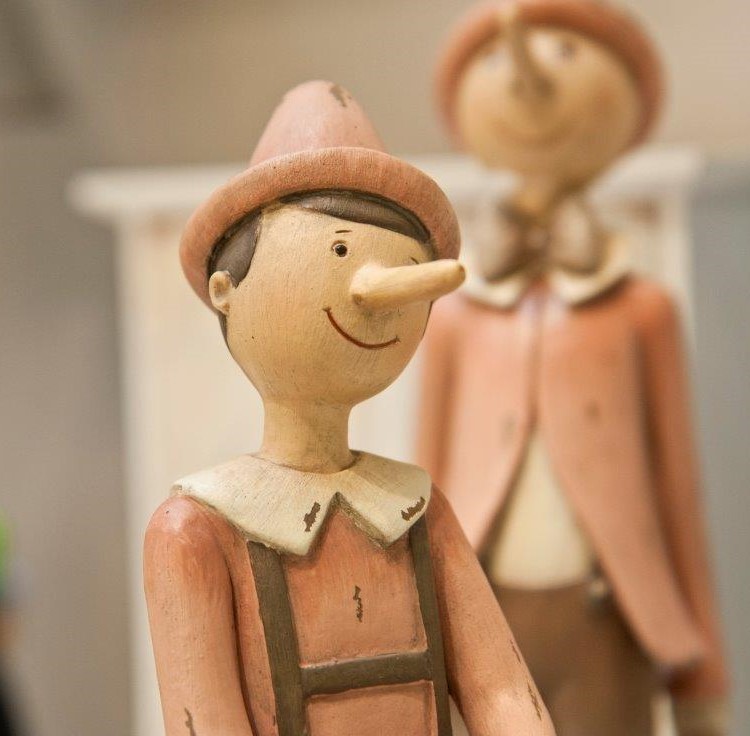 Figure decorative
