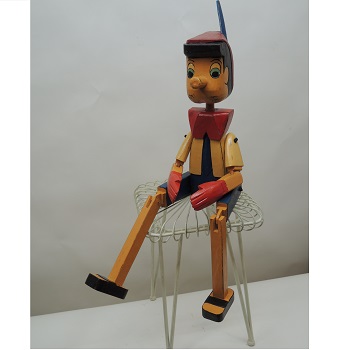 Figure decorative